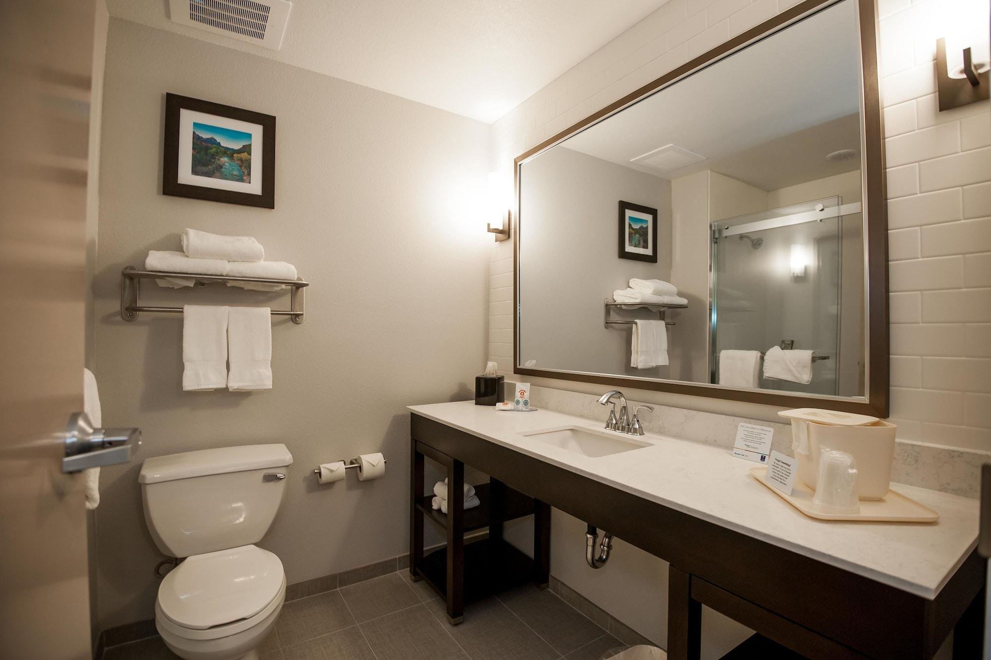 Comfort & Salt Airport 3*