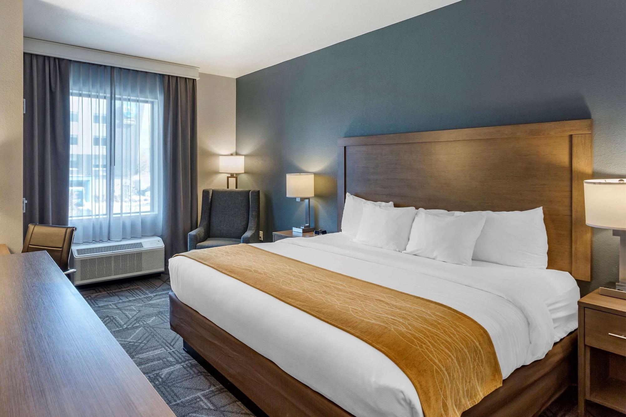Comfort & Salt Airport 3*
