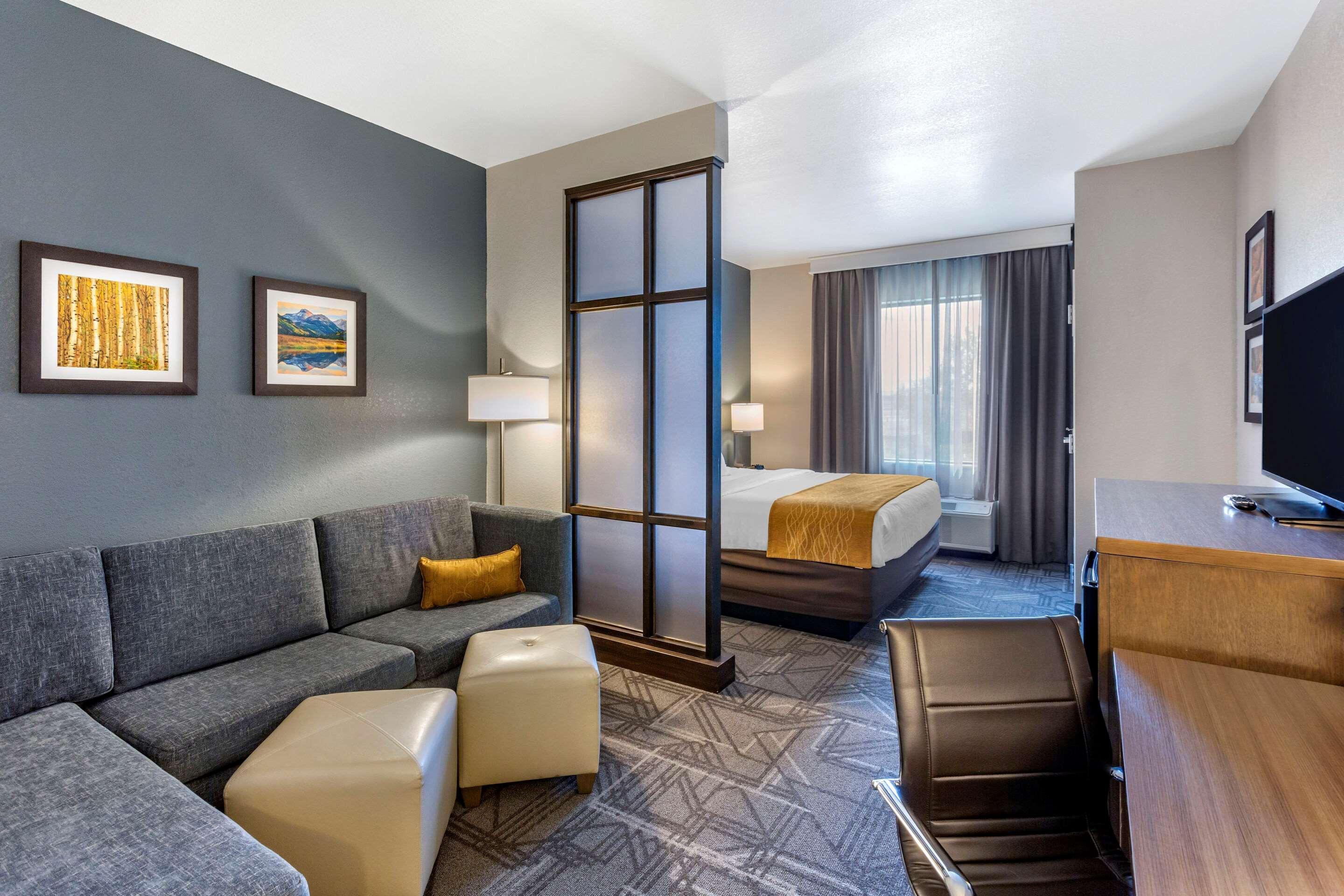 Comfort & Salt Airport Hotel