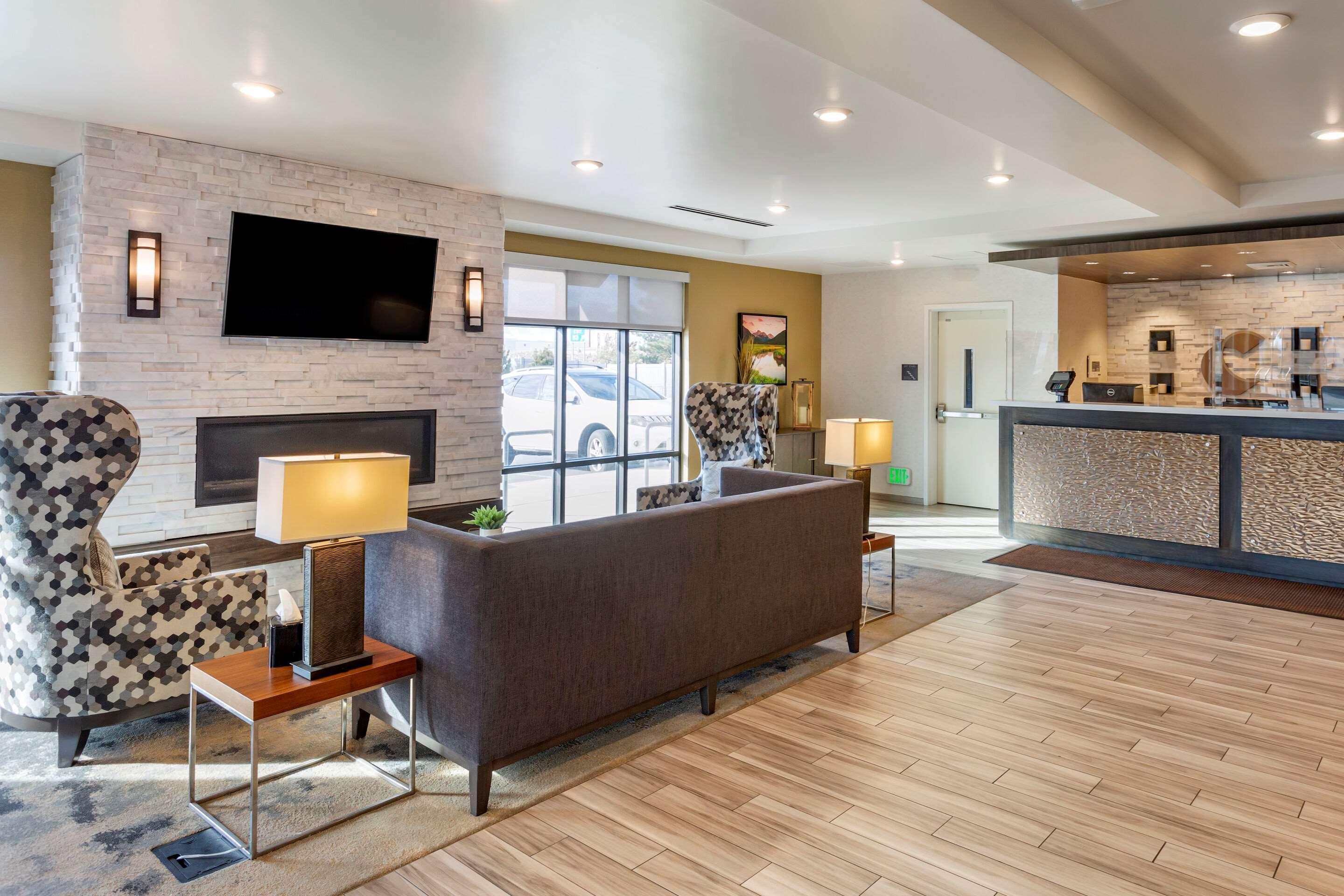 Comfort & Salt Airport Hotel 3*