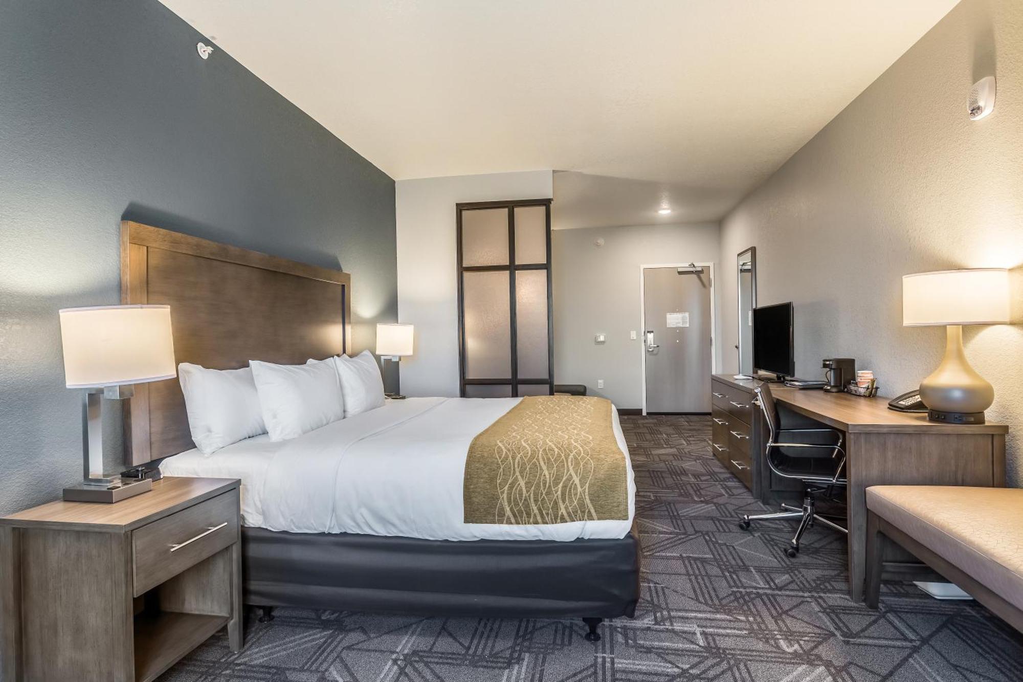 Comfort & Salt Airport 3*